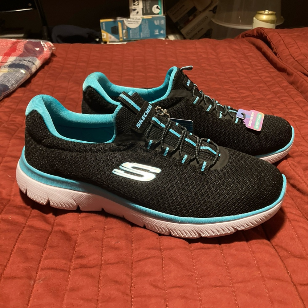 Skechers Women’s slip-on sneakers size 5